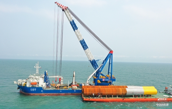 申能海南項目部單船單鉤三點吊(吳依林 攝).jpg